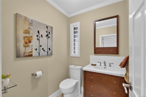 1685 Beaufort Ave, Comox, BC 