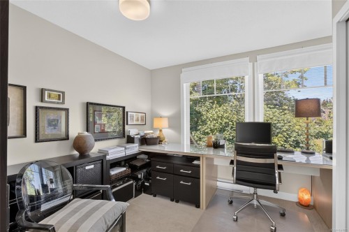 1685 Beaufort Ave, Comox, BC 