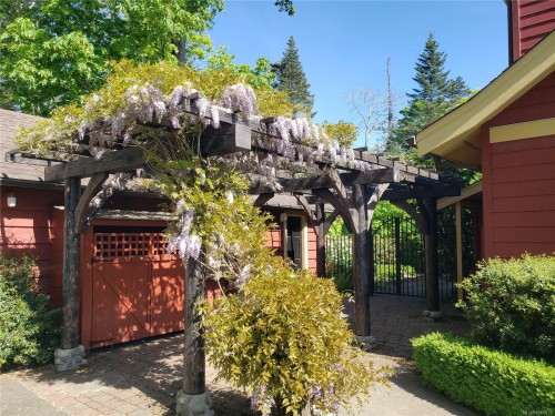 1685 Beaufort Ave, Comox, BC 
