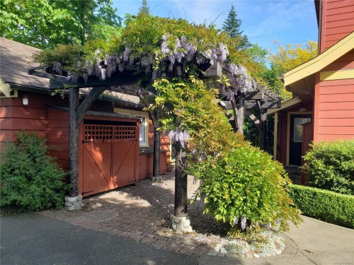 1685 Beaufort Ave, Comox, BC 