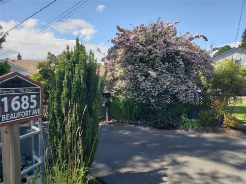 1685 Beaufort Ave, Comox, BC 