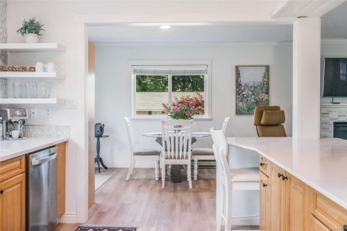 560 Eaglecrest Dr, Qualicum Beach, BC 