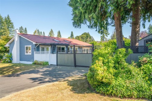 560 Eaglecrest Dr, Qualicum Beach, BC 