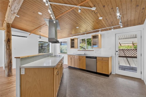 343 Lazo Rd, Comox, BC 