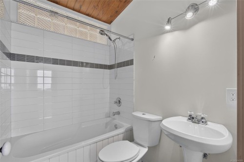 343 Lazo Rd, Comox, BC 