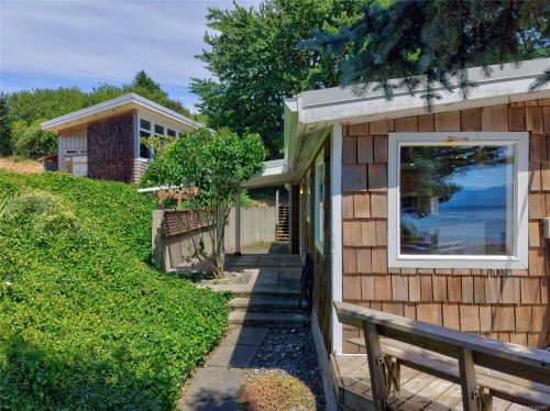 343 Lazo Rd, Comox, BC 