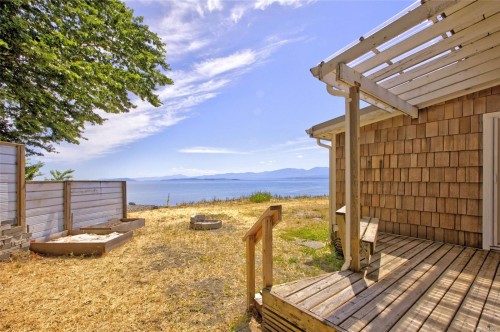 343 Lazo Rd, Comox, BC 