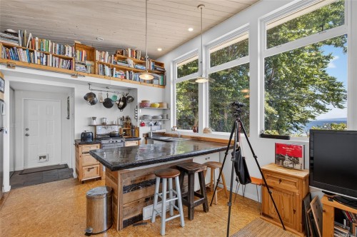 343 Lazo Rd, Comox, BC 