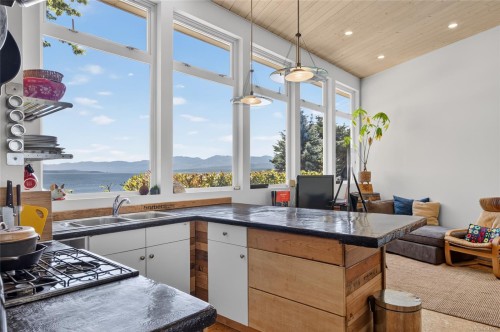 343 Lazo Rd, Comox, BC 