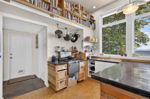 343 Lazo Rd, Comox, BC 
