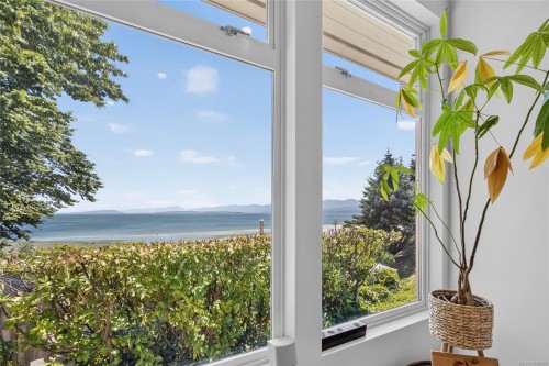 343 Lazo Rd, Comox, BC 