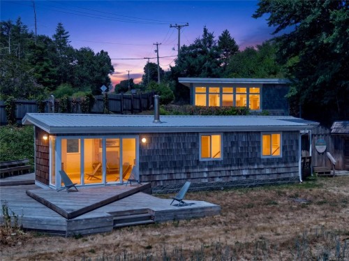 343 Lazo Rd, Comox, BC 