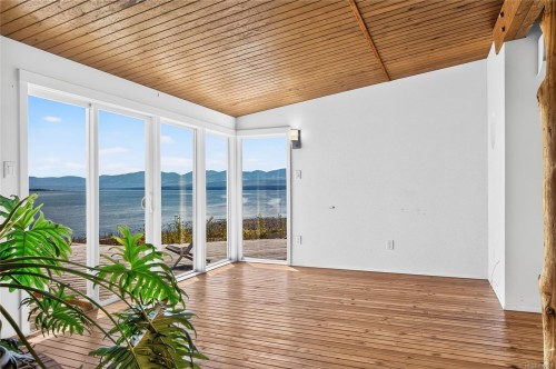 343 Lazo Rd, Comox, BC 