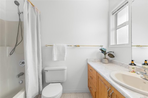 1004 Adeline Pl, Saanich, BC 