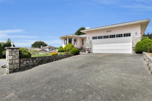 1004 Adeline Pl, Saanich, BC 