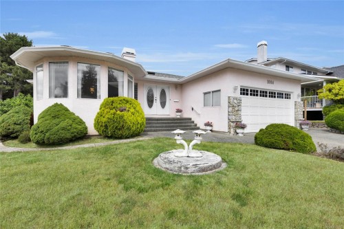 1004 Adeline Pl, Saanich, BC 