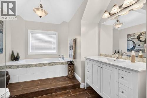 3334 Trelawny Circle, Mississauga, ON - Indoor Photo Showing Bathroom
