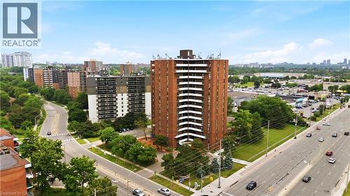 3025 QUEEN FREDERICA Drive Unit# 201  Mississauga, ON L4Y 3A1