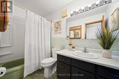 4pc Main Bathroom - 23171 Talbot Line, West Elgin, ON 