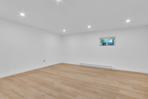 Salon - 934 Rue Principale, Prévost, QC 