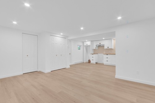Salon - 934 Rue Principale, Prévost, QC 
