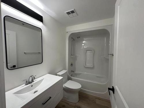 604 - 5 Bay Road, Kenora, ON - Indoor Photo Showing Bathroom