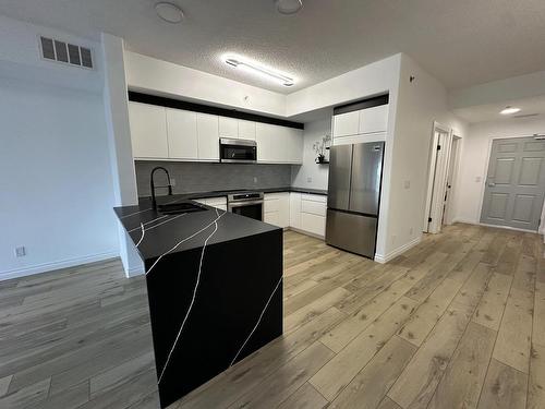604 - 5 Bay Road, Kenora, ON - Indoor Photo Showing Kitchen