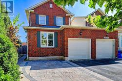 2032 GLENADA CRESCENT Oakville, ON L6H 4M5