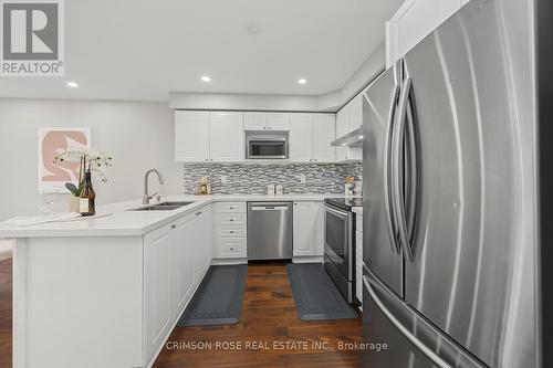 506 Pondview Place, Oakville, ON - Indoor Photo Showing Kitchen With Stainless Steel Kitchen With Double Sink With Upgraded Kitchen