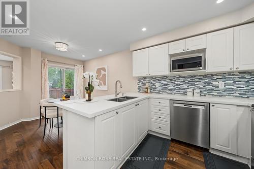 506 Pondview Place, Oakville, ON - Indoor Photo Showing Kitchen With Double Sink With Upgraded Kitchen