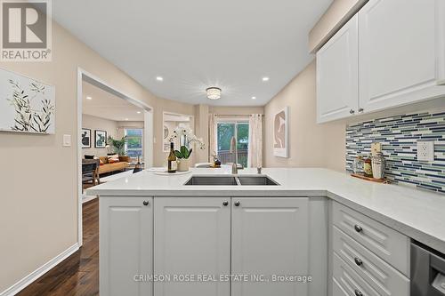 506 Pondview Place, Oakville, ON - Indoor Photo Showing Kitchen With Double Sink