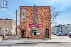 11 WALNUT STREET S  Hamilton, ON L8N 2K8