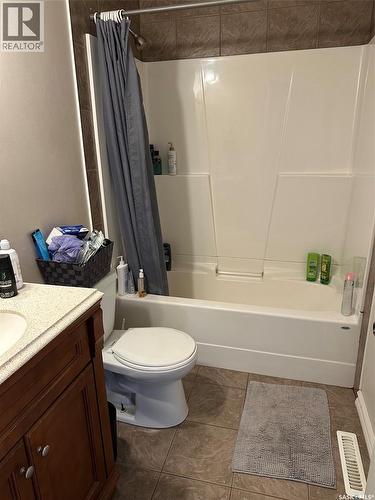 344 Young Street, Macoun, SK - Indoor Photo Showing Bathroom
