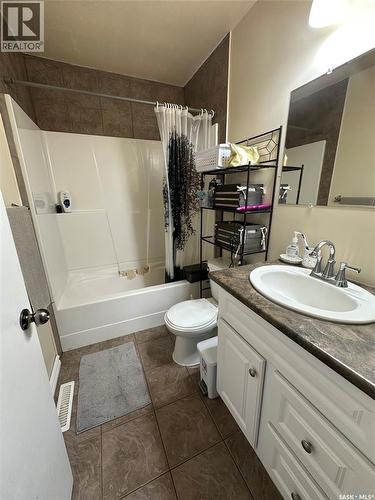 344 Young Street, Macoun, SK - Indoor Photo Showing Bathroom