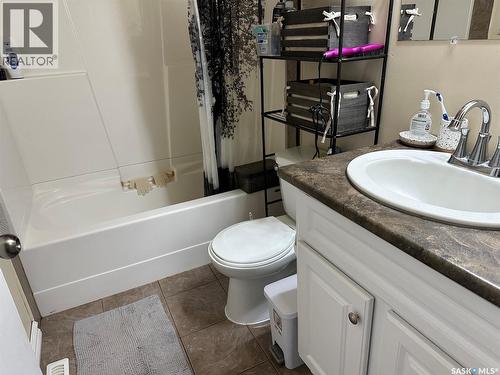 344 Young Street, Macoun, SK - Indoor Photo Showing Bathroom