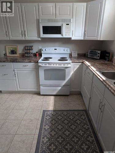 344 Young Street, Macoun, SK - Indoor Photo Showing Kitchen