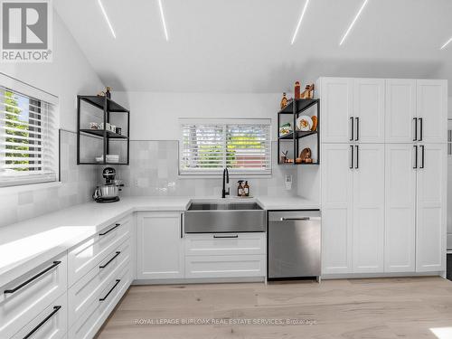 13 Swanhurst Boulevard, Mississauga, ON - Indoor Photo Showing Kitchen