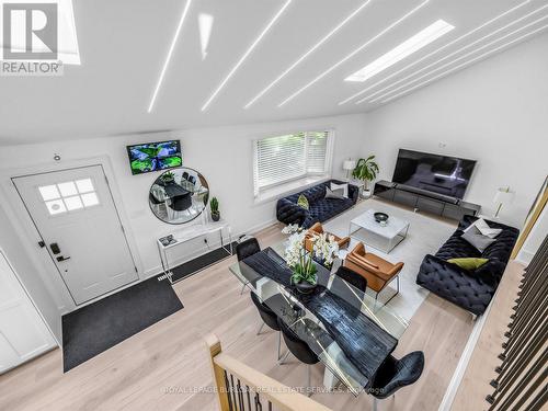 14 ft ceilings main floor - 13 Swanhurst Boulevard, Mississauga, ON - Indoor Photo Showing Other Room