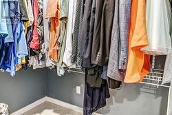 Walk in Closet, primary bedroom - 