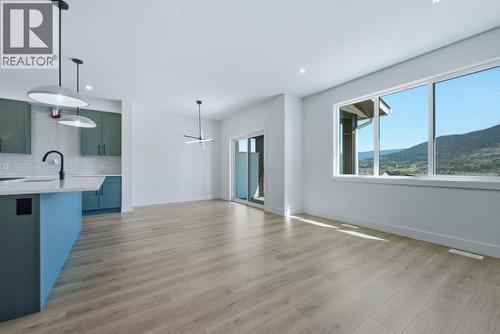 377 Arrowleaf Rise, Coldstream, BC - Indoor Photo Showing Kitchen