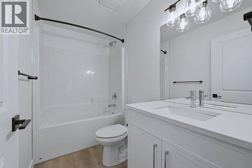 377 Arrowleaf Rise, Coldstream, BC - Indoor Photo Showing Bathroom