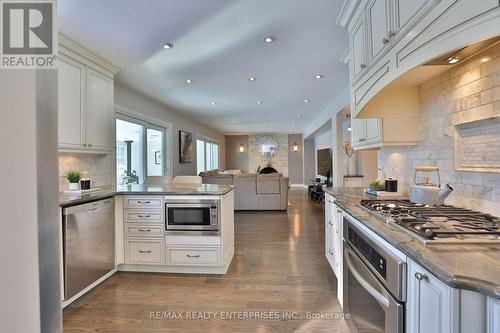 208 Mineola Road W, Mississauga, ON 