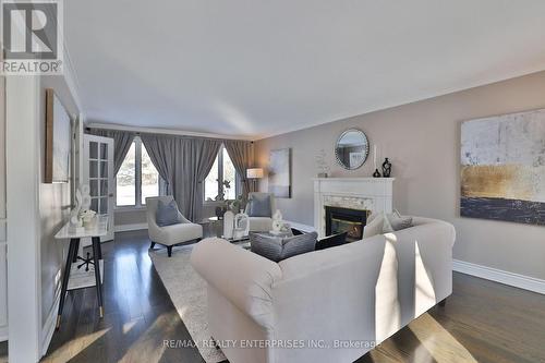 208 Mineola Road W, Mississauga, ON 