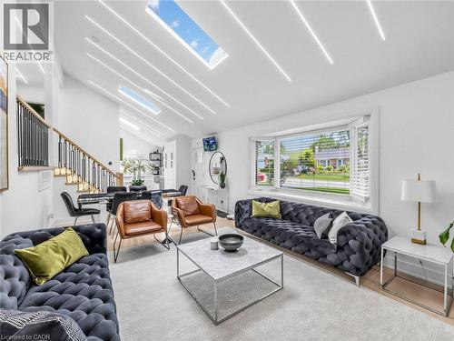 Vaulted ceilings featuring recessed lighting and skylights - 13 Swanhurst Boulevard, Mississauga, ON 
