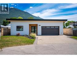 702 Center Street Revelstoke, BC V0E 2S0
