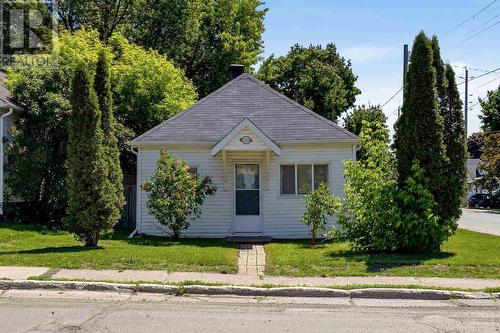 128 Wilcox AVE  Sault Ste. Marie, ON P6B 1V5
