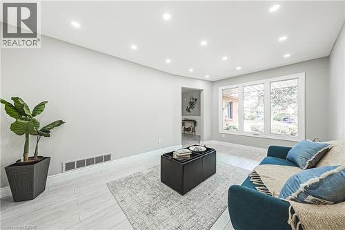 39 Parkwood Crescent, Hamilton, ON 