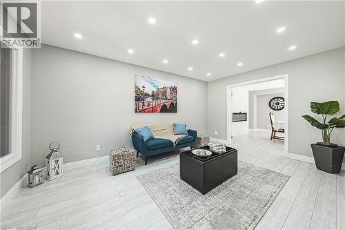 39 Parkwood Crescent, Hamilton, ON 