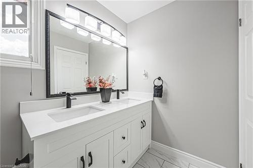 39 Parkwood Crescent, Hamilton, ON 