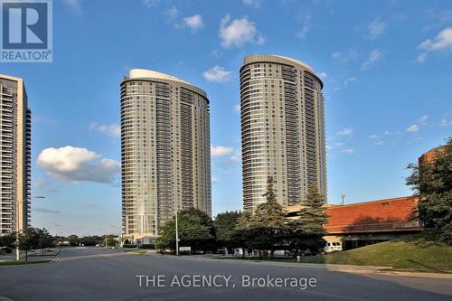 1015 - 135 VILLAGE GREEN SQUARE  Toronto, ON M1S 0G4